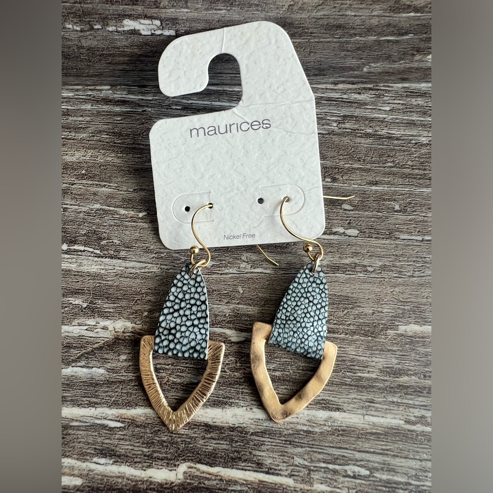 Maurices Gold Triangle Earrings Faux Leather Hammered Metal Fish Hook Dangle New